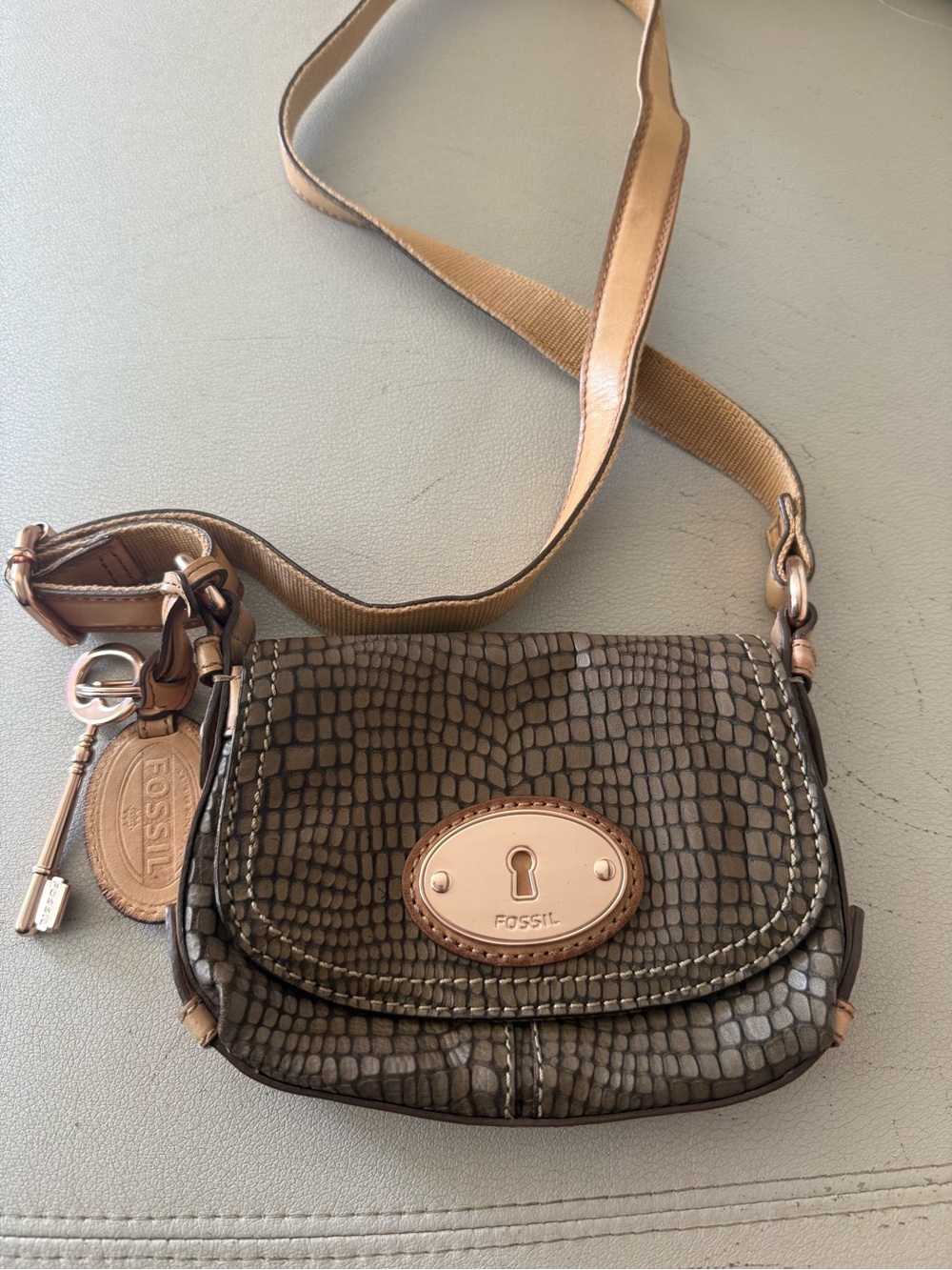 Fossil Small Crossbody Bag in Taupe Snake-Print with Rose Gold Hardware and key